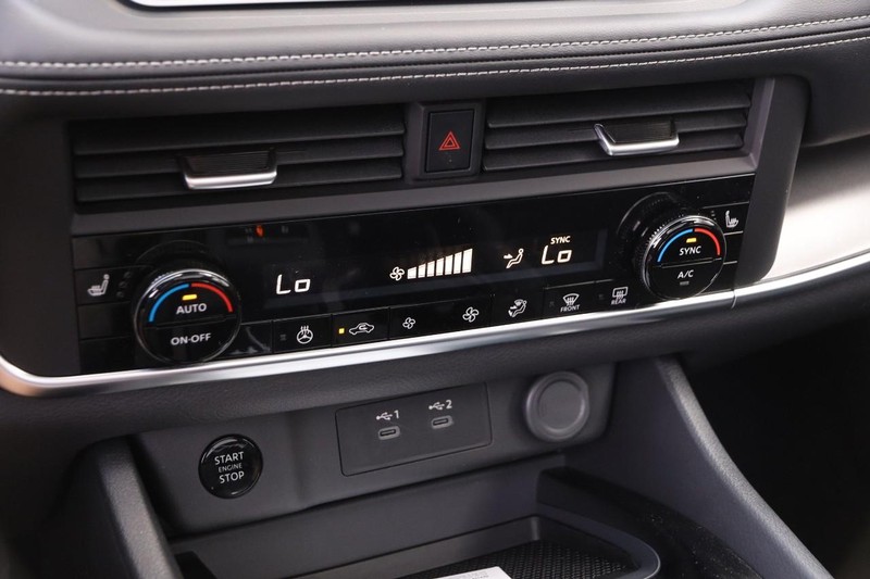 Nissan Rogue Vehicle Image 18