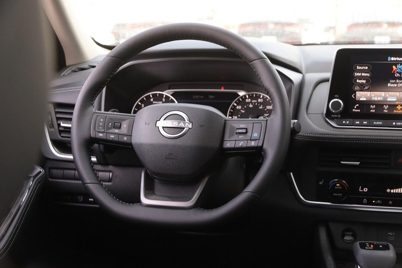 Nissan Rogue Vehicle Image 22