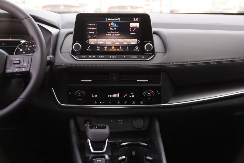 Nissan Rogue Vehicle Image 23