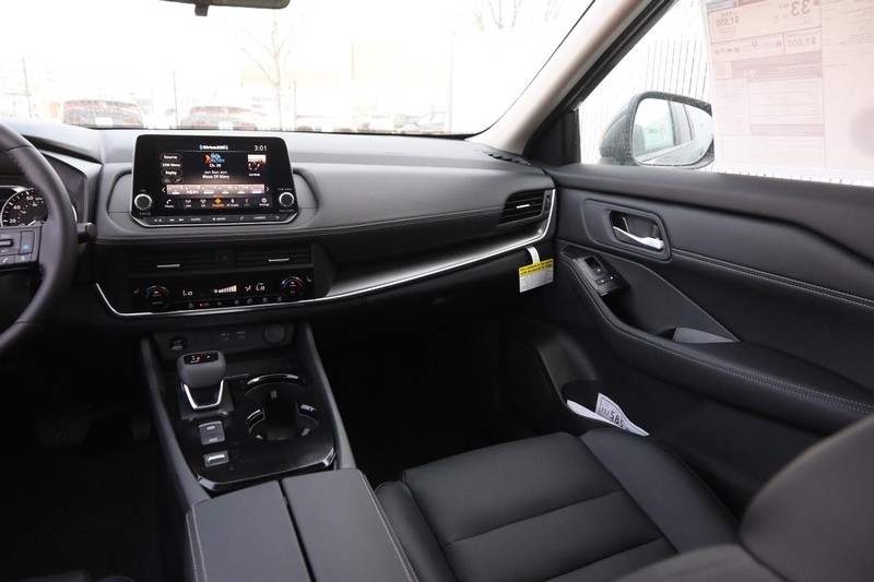 Nissan Rogue Vehicle Image 24