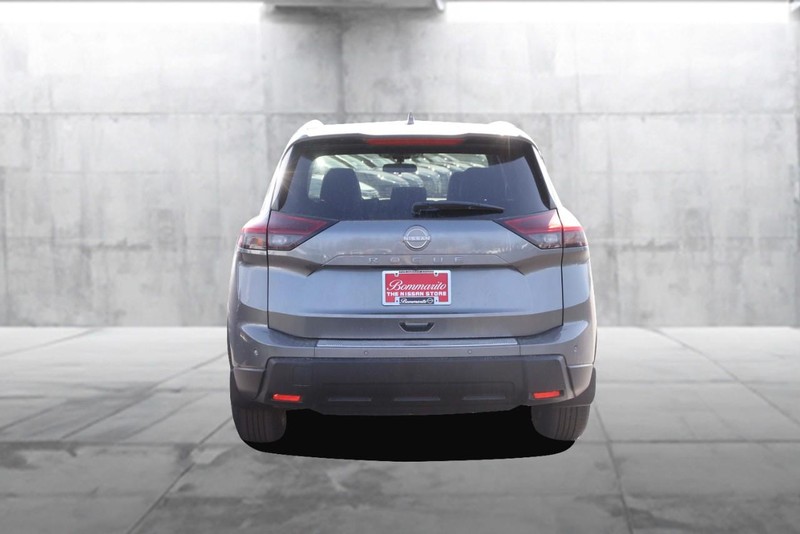 Nissan Rogue Vehicle Image 06