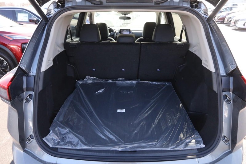 Nissan Rogue Vehicle Image 07
