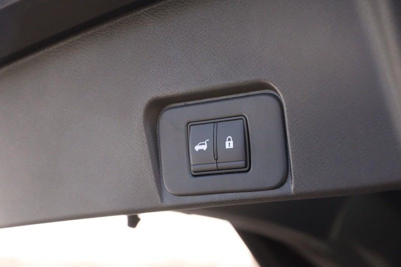 Nissan Rogue Vehicle Image 08