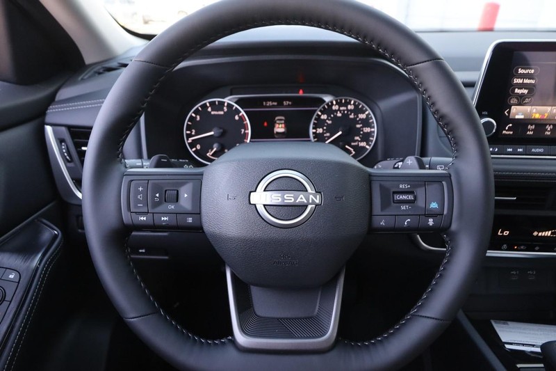 Nissan Rogue Vehicle Image 12