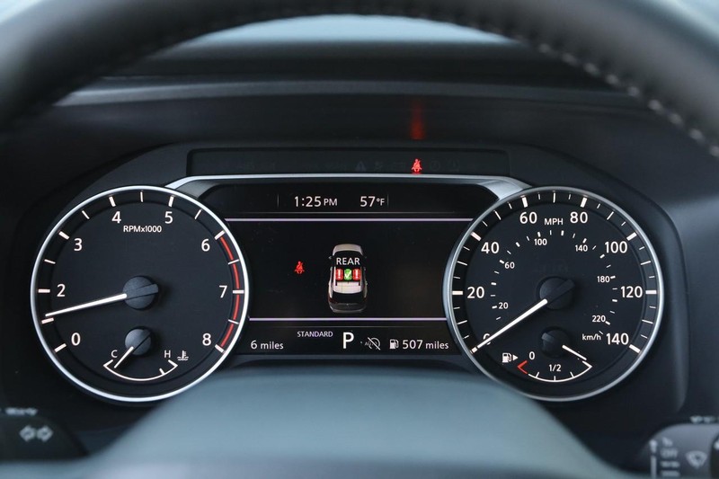Nissan Rogue Vehicle Image 15