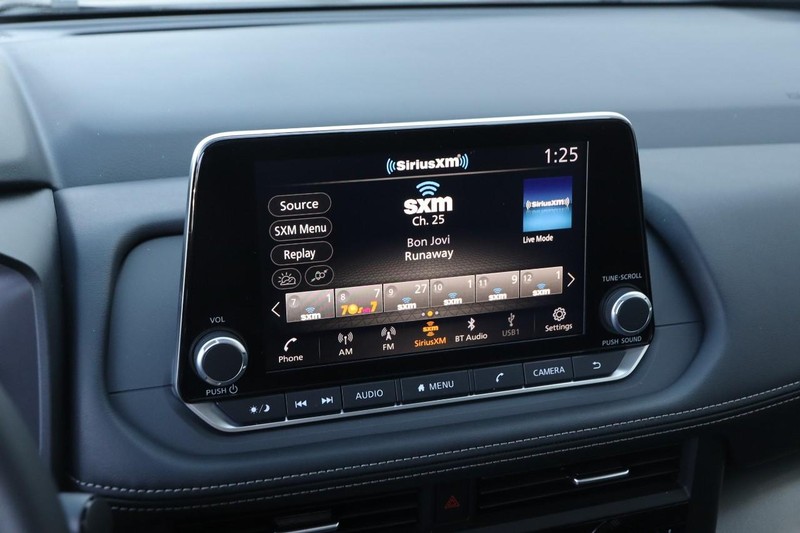 Nissan Rogue Vehicle Image 16