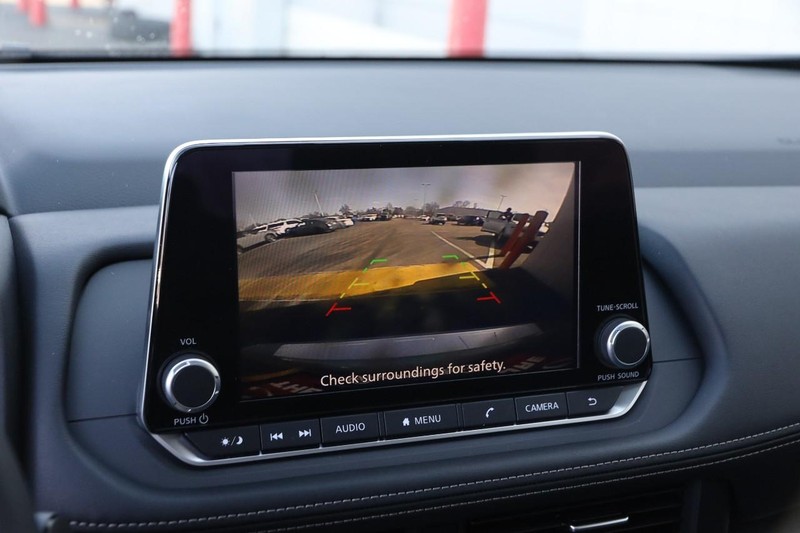 Nissan Rogue Vehicle Image 17