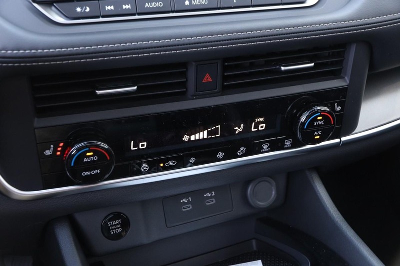Nissan Rogue Vehicle Image 18