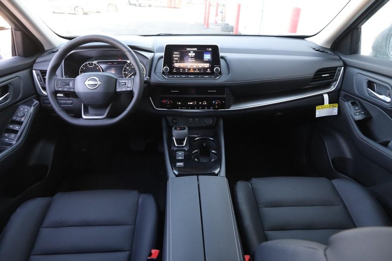 Nissan Rogue Vehicle Image 21