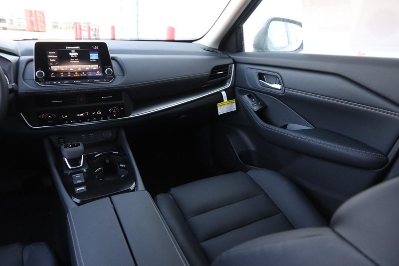Nissan Rogue Vehicle Image 25