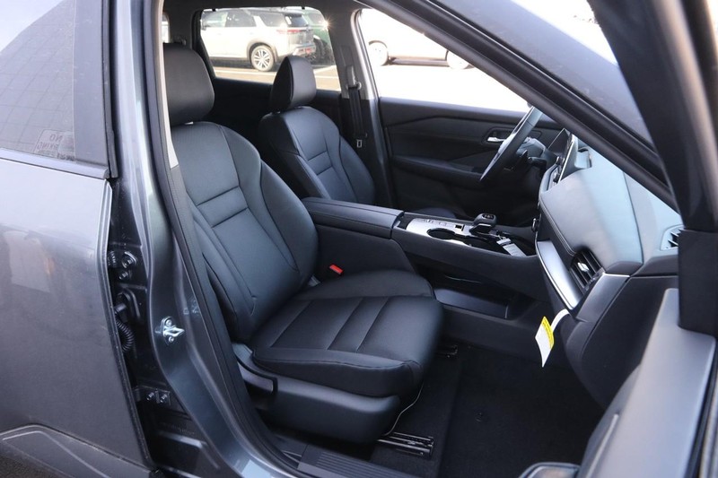Nissan Rogue Vehicle Image 26