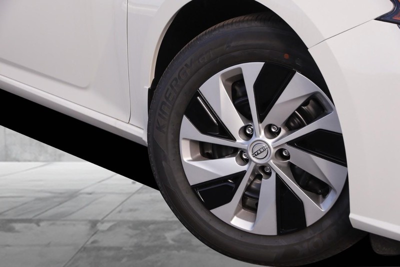 Nissan Altima Vehicle Image 03