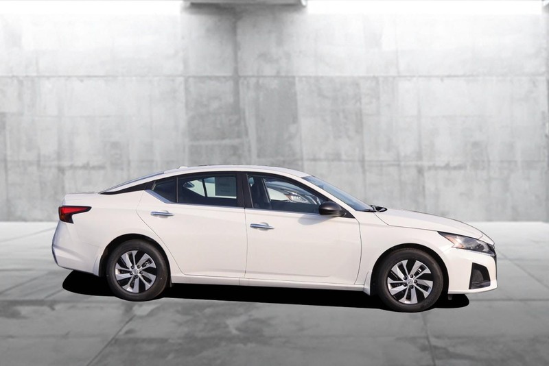 Nissan Altima Vehicle Image 05