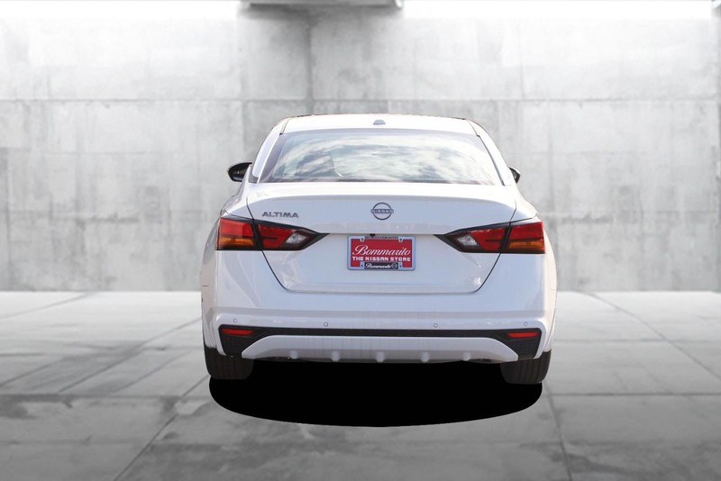 Nissan Altima Vehicle Image 06