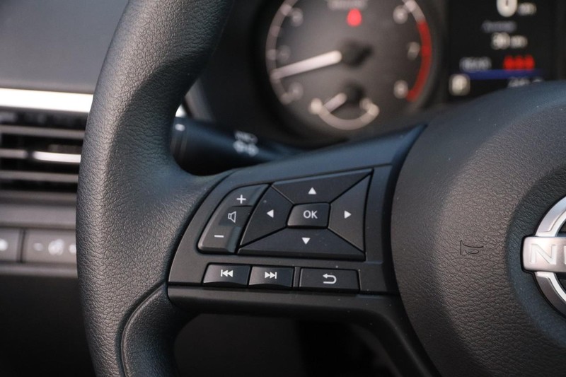 Nissan Altima Vehicle Image 11