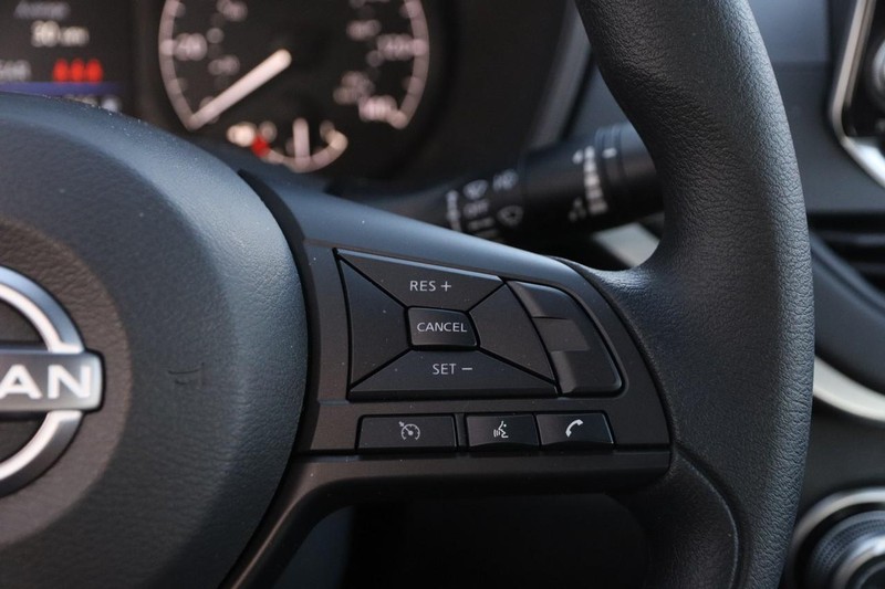 Nissan Altima Vehicle Image 12