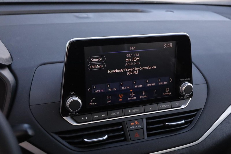 Nissan Altima Vehicle Image 14