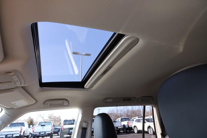 Nissan Armada Vehicle Image 09