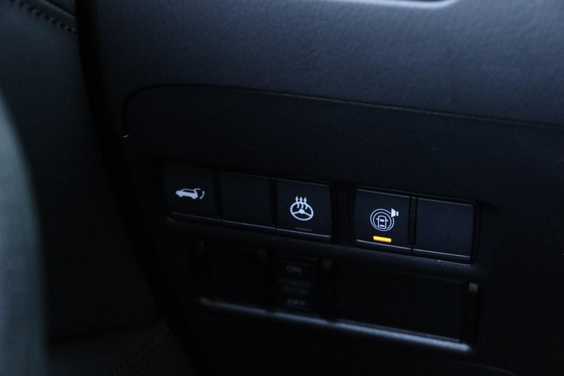 Nissan Armada Vehicle Image 23