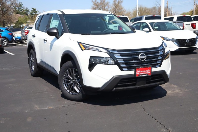 Nissan Rogue Vehicle Image 02