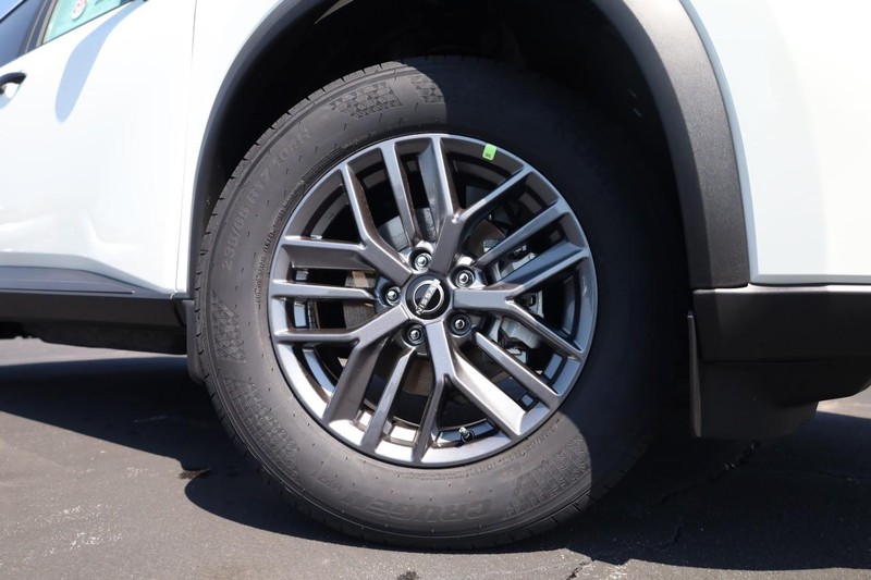 Nissan Rogue Vehicle Image 03