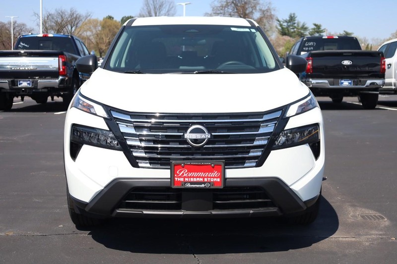 Nissan Rogue Vehicle Image 04