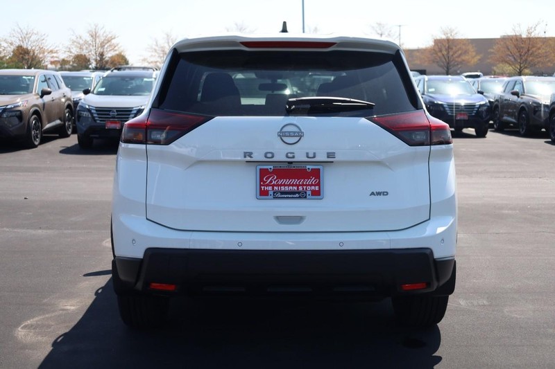 Nissan Rogue Vehicle Image 06