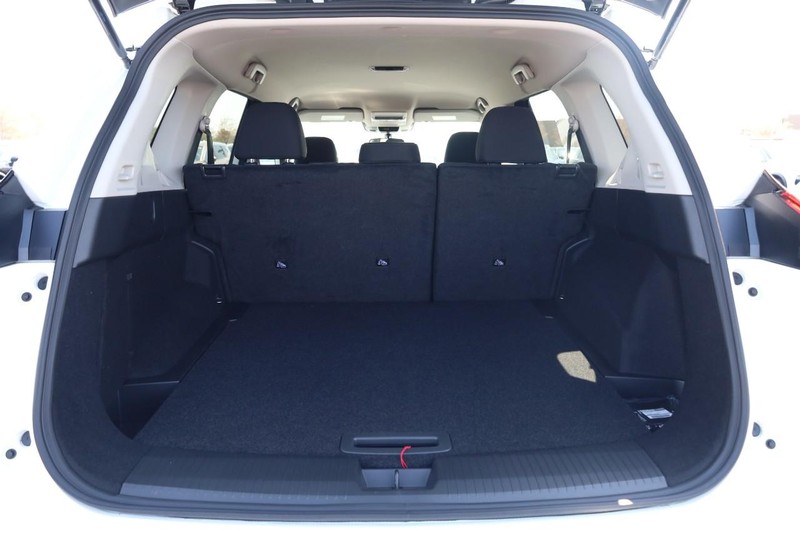 Nissan Rogue Vehicle Image 07