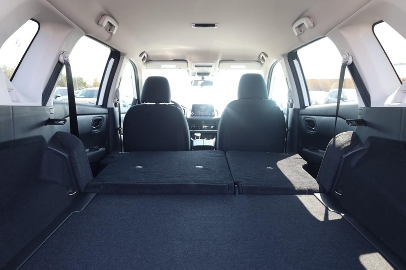 Nissan Rogue Vehicle Image 08