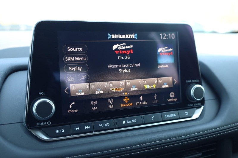 Nissan Rogue Vehicle Image 12