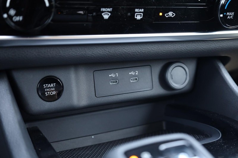 Nissan Rogue Vehicle Image 15