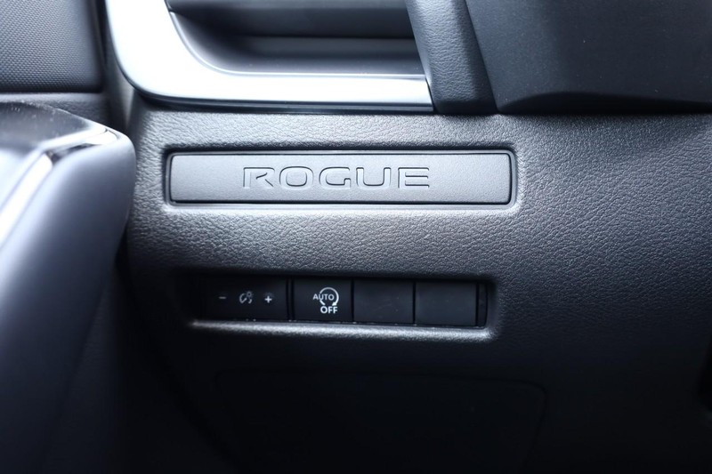Nissan Rogue Vehicle Image 17