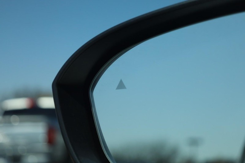 Nissan Rogue Vehicle Image 19