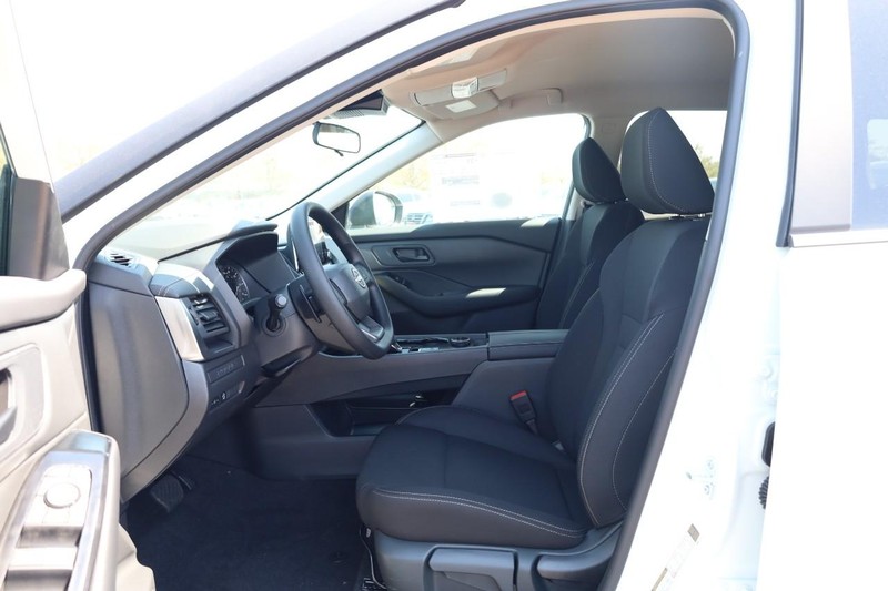 Nissan Rogue Vehicle Image 20