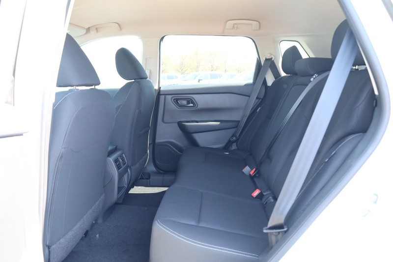 Nissan Rogue Vehicle Image 21