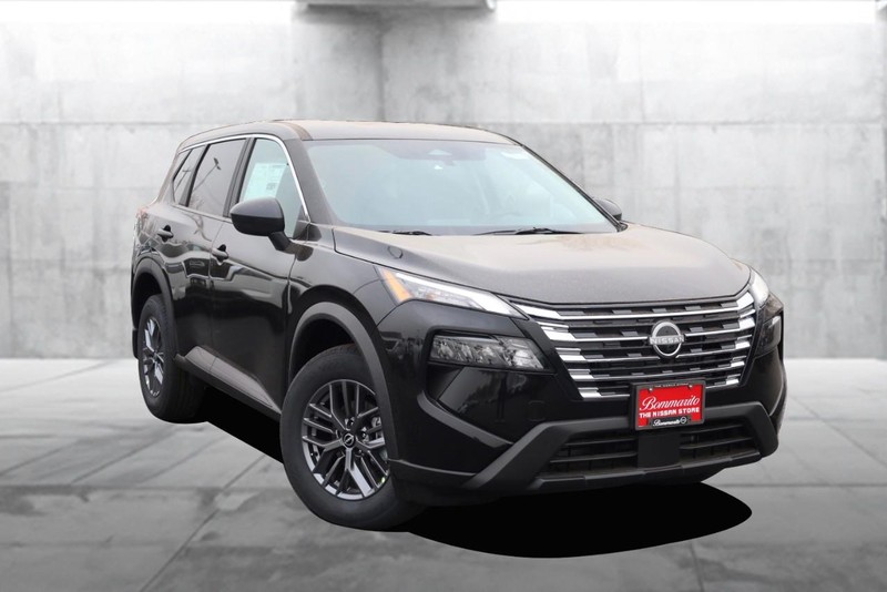 Nissan Rogue Vehicle Image 02