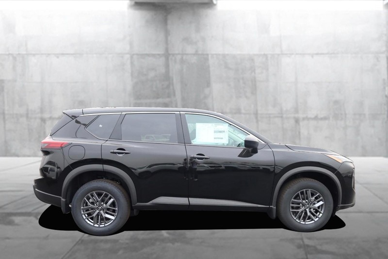 Nissan Rogue Vehicle Image 05