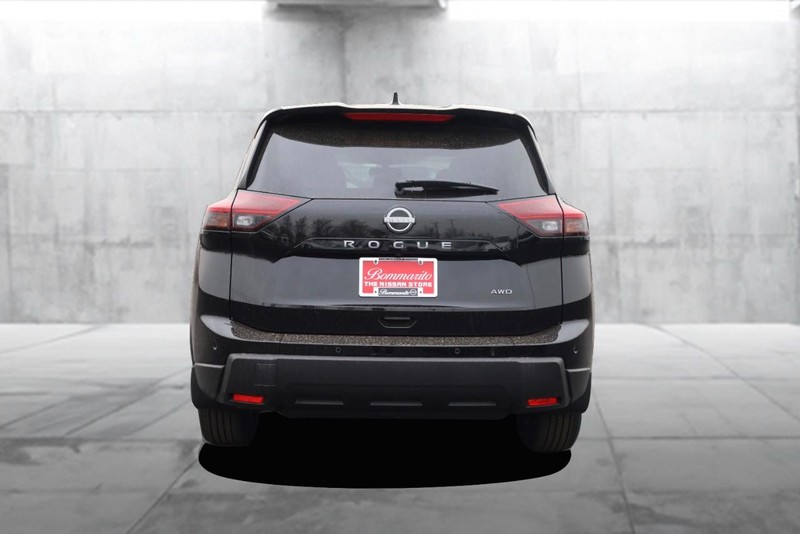 Nissan Rogue Vehicle Image 06