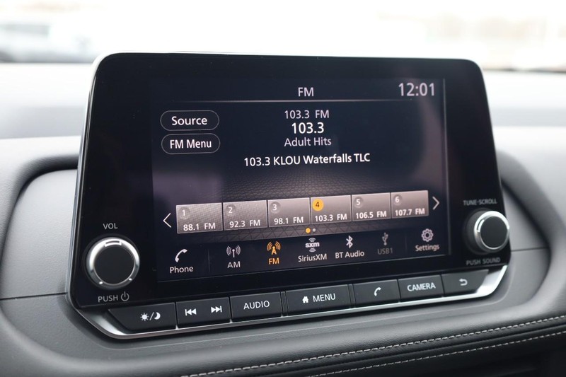 Nissan Rogue Vehicle Image 11