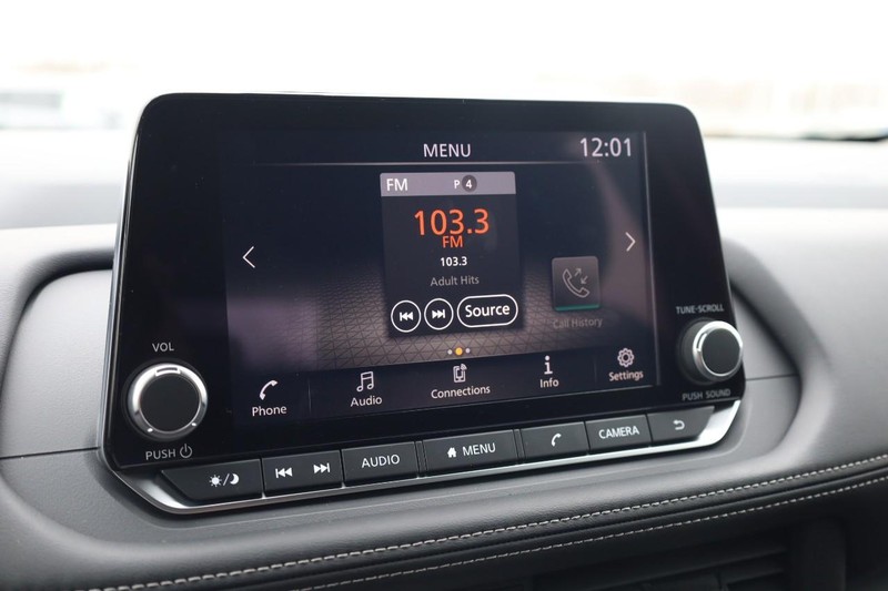 Nissan Rogue Vehicle Image 12