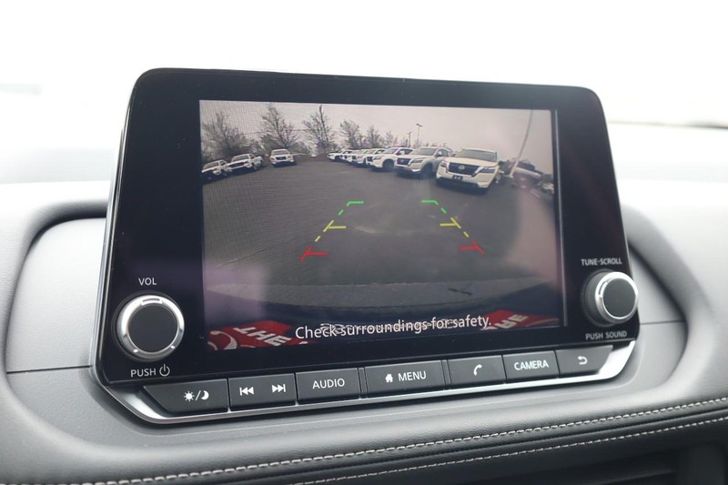 Nissan Rogue Vehicle Image 13
