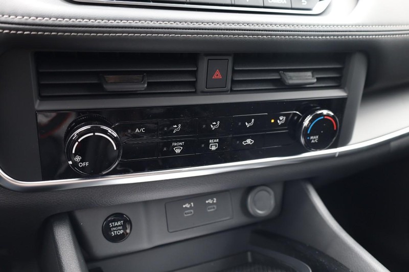 Nissan Rogue Vehicle Image 14