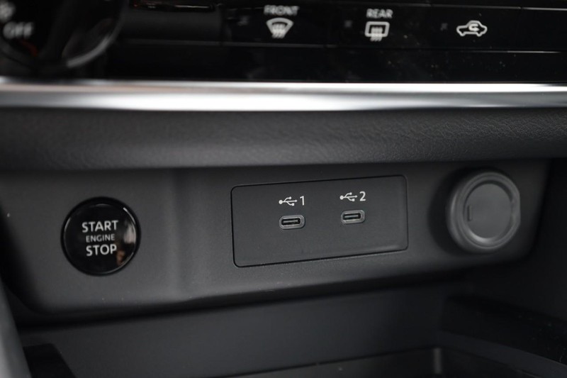 Nissan Rogue Vehicle Image 15