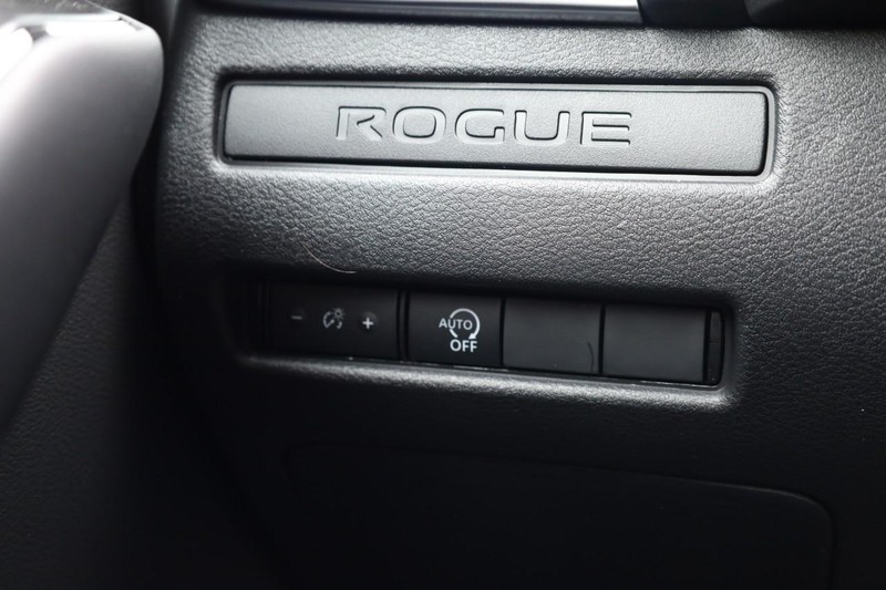 Nissan Rogue Vehicle Image 17
