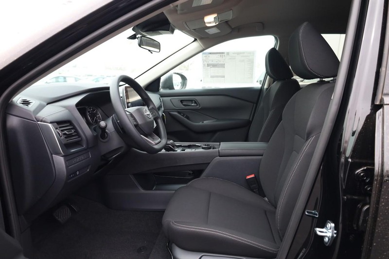 Nissan Rogue Vehicle Image 20