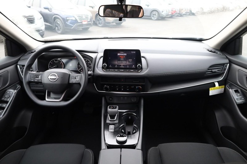 Nissan Rogue Vehicle Image 22