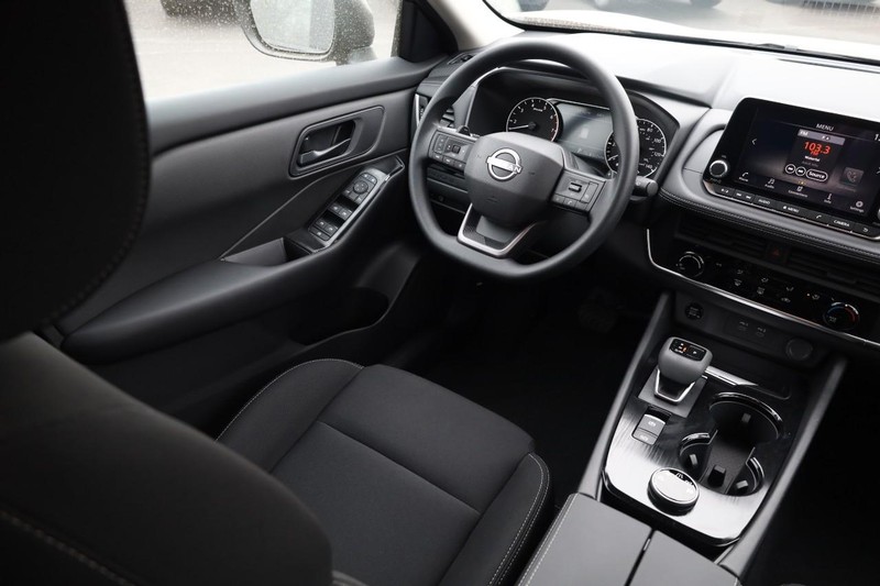 Nissan Rogue Vehicle Image 23