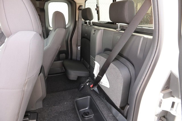 Nissan Frontier Vehicle Image 09