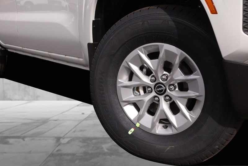 Nissan Frontier Vehicle Image 03