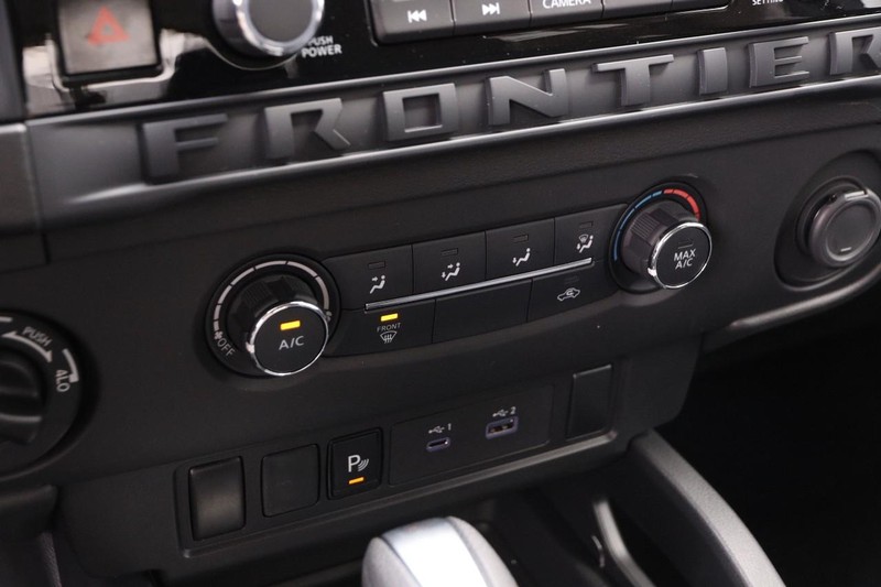 Nissan Frontier Vehicle Image 17